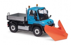 Mercedes-Benz Unimog U 430 mit Spitzpflug