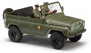 UAZ 469, NVA mit Fahrer